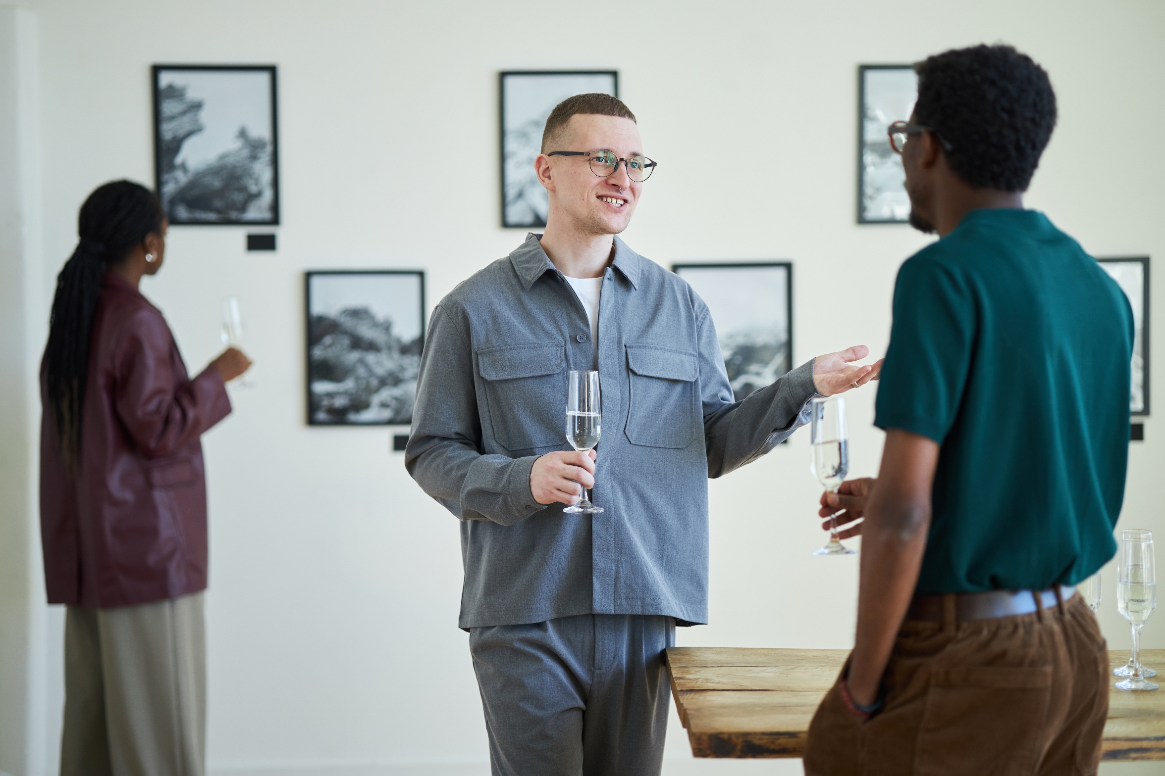 Art Consultant Services: From Blank Walls to Elegant Spaces