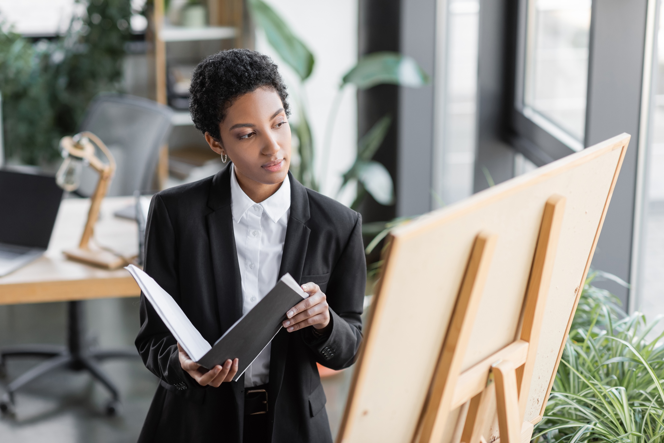 Decoding the Difference Between an Art Adviser and an Art Dealer